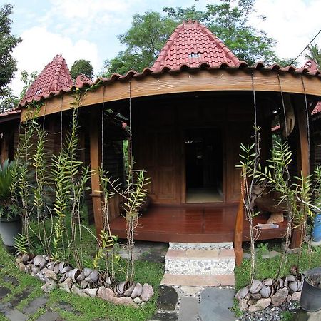 Omah Garengpoeng Guest House Magelang Exterior photo